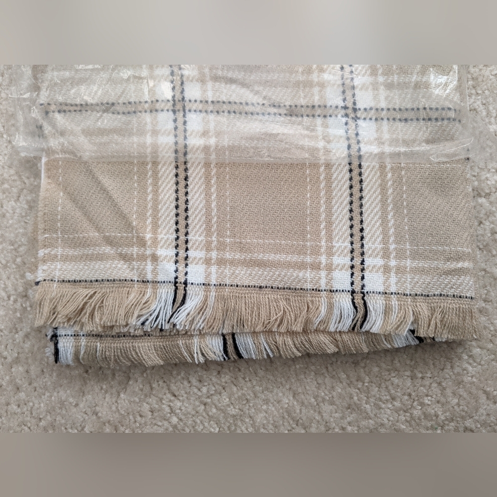 NWT GAP scarf plaid tan - Picture 3 of 6